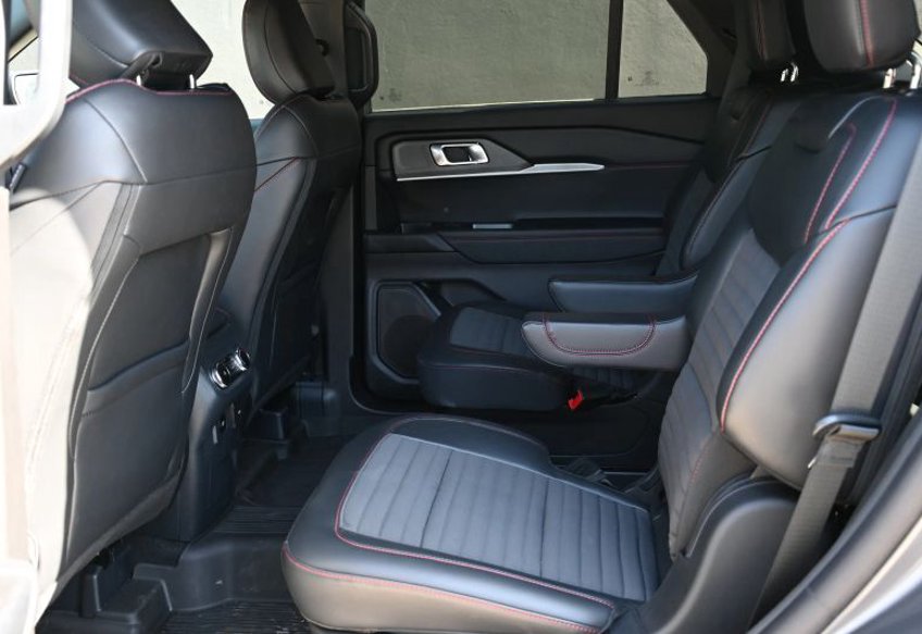 2025 Ford Explorer ST-LINE - Photo 41