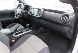 2022 Toyota Tacoma - Thumbnail 30