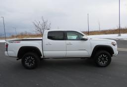 2022 Toyota Tacoma - Thumbnail 9