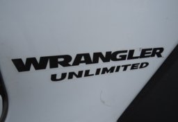2017 Jeep Wrangler Unlimited - Thumbnail 17