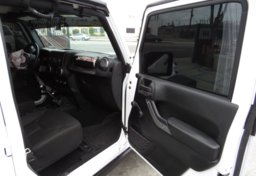 2017 Jeep Wrangler Unlimited - Thumbnail 19