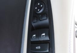 2017 BMW i8 - Thumbnail 33