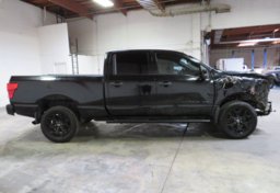 2018 Nissan Titan XD - Thumbnail 11