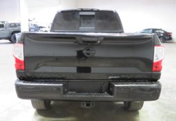 2018 Nissan Titan XD - Thumbnail 9