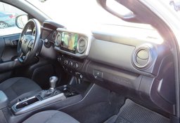 2017 Toyota Tacoma - Thumbnail 22