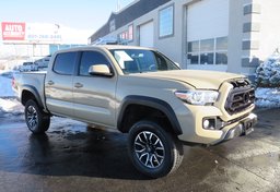 2017 Toyota Tacoma - Thumbnail 3