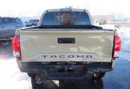 2017 Toyota Tacoma - Thumbnail 11
