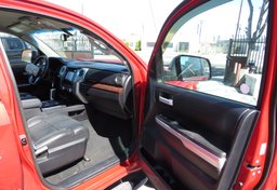 2014 Toyota Tundra 4WD Truck - Thumbnail 23