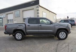 2022 Nissan Frontier - Thumbnail 10