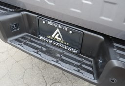 2022 Nissan Frontier - Thumbnail 21