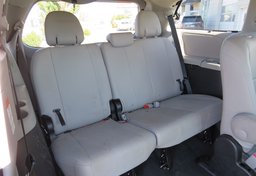 2016 Toyota Sienna - Thumbnail 28