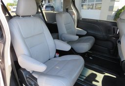 2016 Toyota Sienna - Thumbnail 31