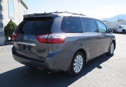 2016 Toyota Sienna - Thumbnail 8