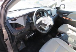 2016 Toyota Sienna - Thumbnail 22