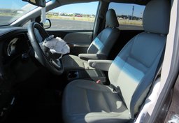 2016 Toyota Sienna - Thumbnail 23