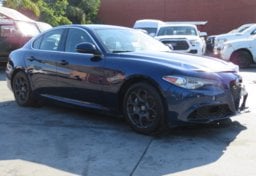 2017 Alfa Romeo Giulia - Thumbnail 3