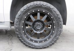 2015 Chevrolet Suburban - Thumbnail 18