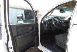 2017 Ram 3500 Chassis Cab - Thumbnail 24