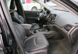 2020 Jeep Cherokee - Thumbnail 28