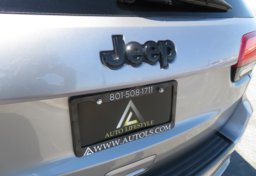 2017 Jeep Grand Cherokee - Thumbnail 19