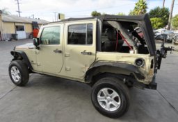 2017 Jeep Wrangler Rubicon Recon - Thumbnail 10