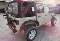 2017 Jeep Wrangler Rubicon Recon - Thumbnail 9