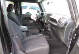 2015 Jeep Wrangler Unlimited - Thumbnail 24