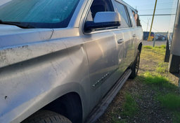 2019 Chevrolet Suburban - Thumbnail 3