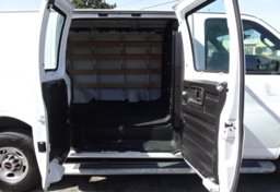 2018 GMC Savana Cargo Van - Thumbnail 25