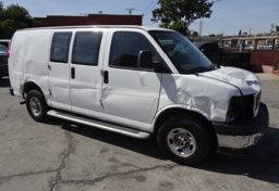 2018 GMC Savana Cargo Van - Thumbnail 2