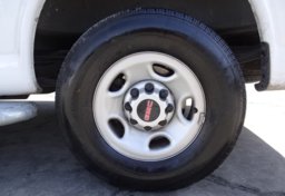 2018 GMC Savana Cargo Van - Thumbnail 16