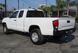 2020 Toyota Tacoma - Thumbnail 10