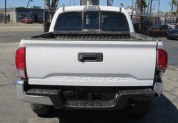 2019 Toyota Tacoma - Thumbnail 11