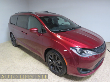 Picture of 2018 Chrysler Pacifica