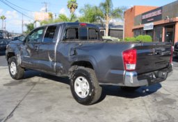 2017 Toyota Tacoma - Thumbnail 8