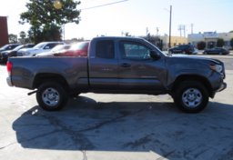 2017 Toyota Tacoma - Thumbnail 11