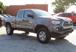 2017 Toyota Tacoma - Thumbnail 3