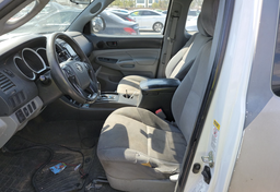 2015 Toyota Tacoma - Thumbnail 5