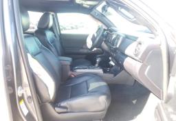 2019 Toyota Tacoma - Thumbnail 5