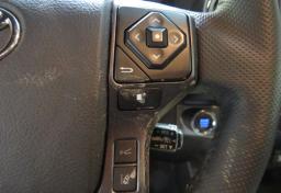 2019 Chevrolet Suburban - Thumbnail 30