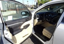 2016 Toyota Highlander - Thumbnail 19