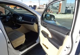 2016 Toyota Highlander - Thumbnail 18