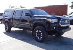 2017 Toyota Tacoma - Thumbnail 4