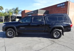 2017 Toyota Tacoma - Thumbnail 5