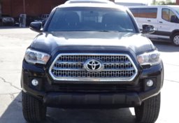 2017 Toyota Tacoma - Thumbnail 15