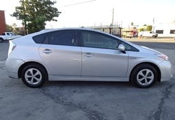 2015 Toyota Prius - Thumbnail 3