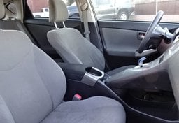 2015 Toyota Prius - Thumbnail 16