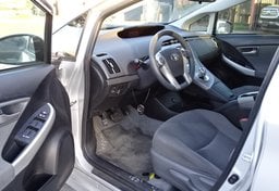 2015 Toyota Prius - Thumbnail 15