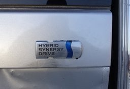 2015 Toyota Prius - Thumbnail 33