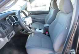 2014 Toyota Tacoma - Thumbnail 24